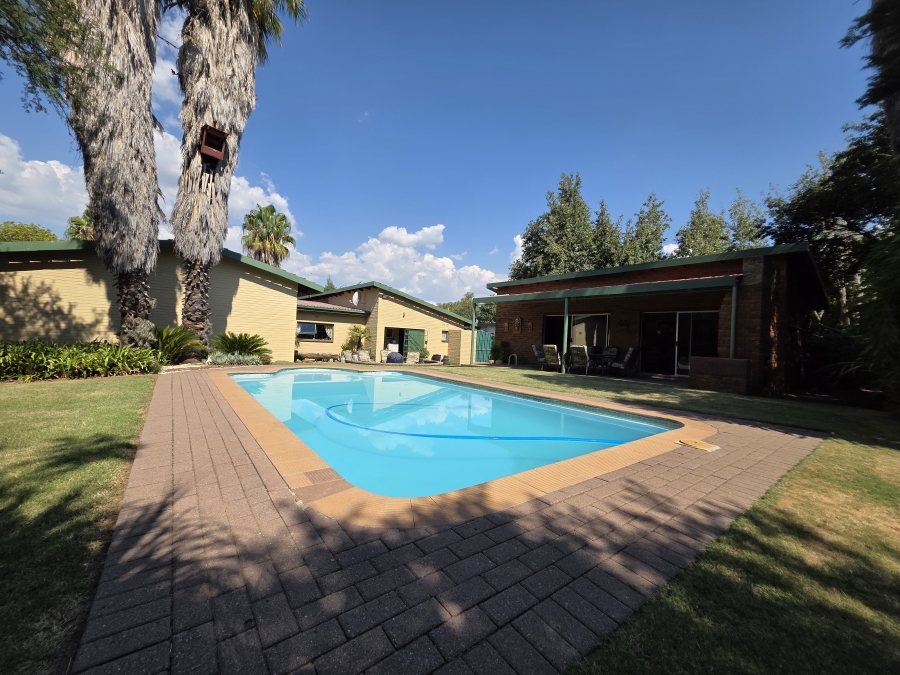 5 Bedroom Property for Sale in Riebeeckstad Free State